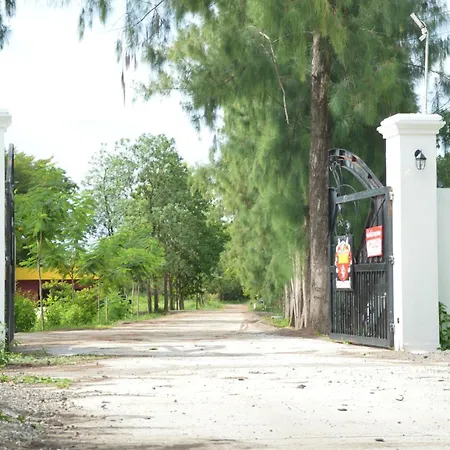 Mcquillan\'S Homestay And Resort